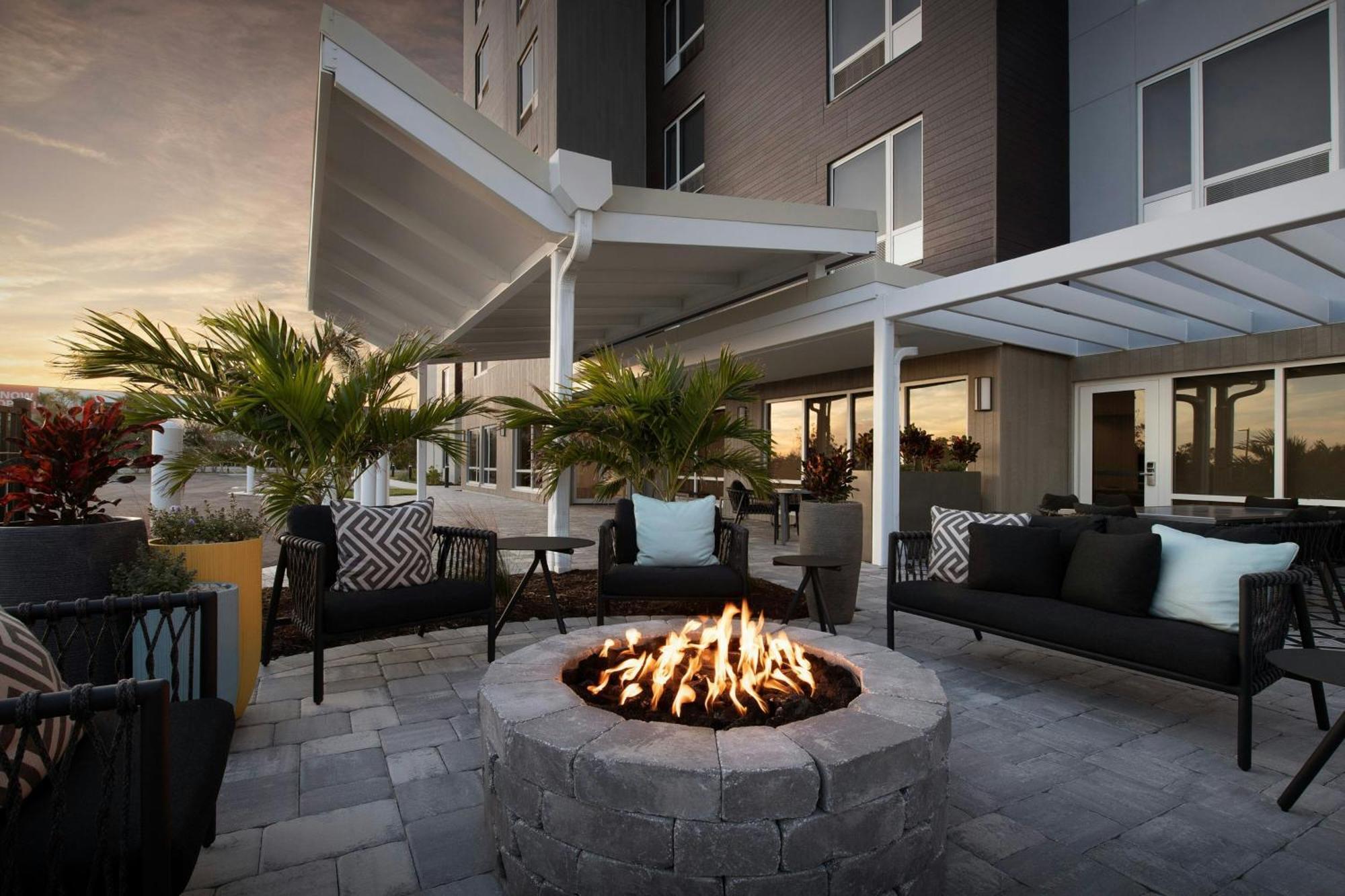Towneplace Suites By Marriott Fort Myers Gulf Coast Eksteriør bilde